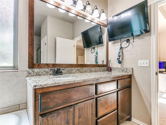 1595 Red River Circle, Edmond, OK 73025