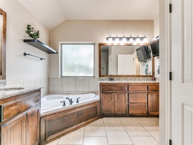 1595 Red River Circle, Edmond, OK 73025