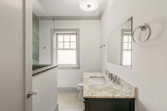 650 Hinman Avenue 2B, Evanston, IL 60202