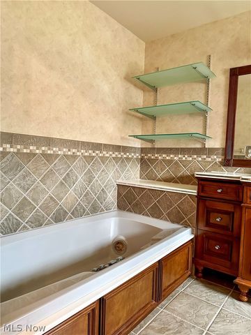 4049 Alvacardo Street, Canfield, OH 44406