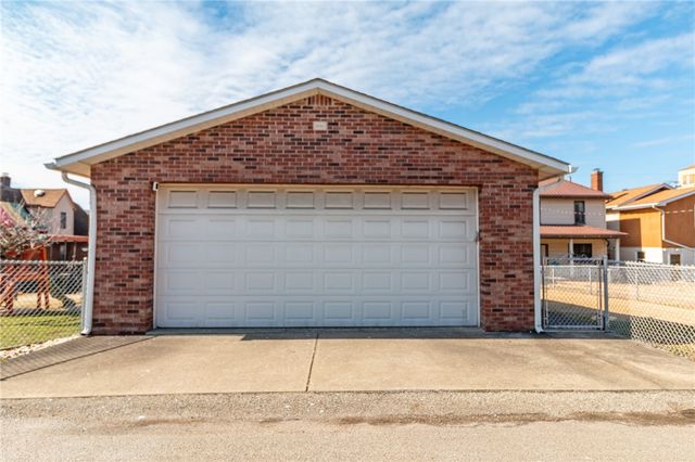 923 Vermont Ave, Glassport, PA 15045