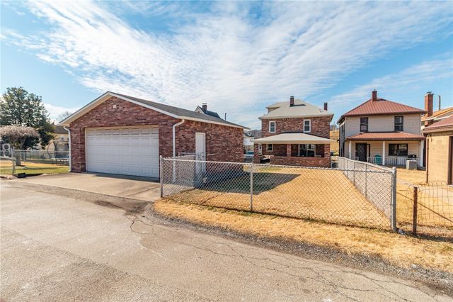 923 Vermont Ave, Glassport, PA 15045