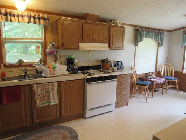710 N 204th Avenue, Hesperia, MI 49421