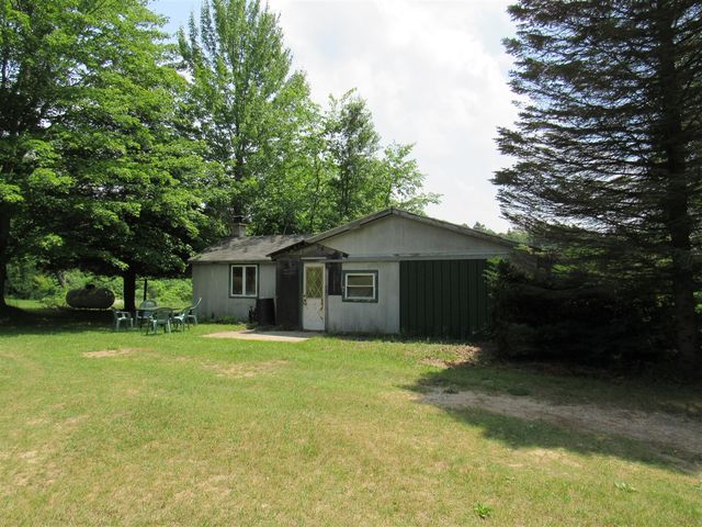 710 N 204th Avenue, Hesperia, MI 49421