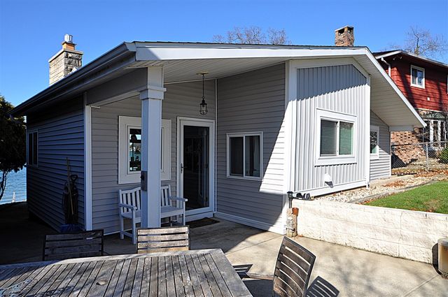 23642 S Shore Drive, Edwardsburg, MI 49112