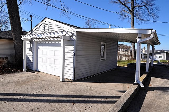 23642 S Shore Drive, Edwardsburg, MI 49112