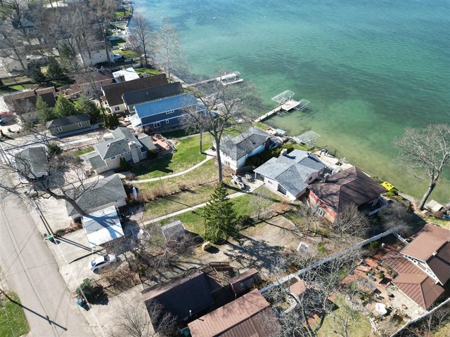 23642 S Shore Drive, Edwardsburg, MI 49112