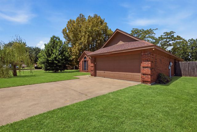 1507 Saddle Creek Court, Granbury, TX 76048