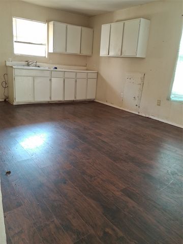 319 W Moore Street, Sherman, TX 75090