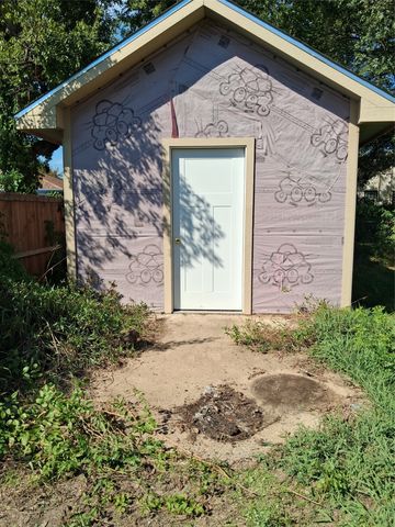 319 W Moore Street, Sherman, TX 75090