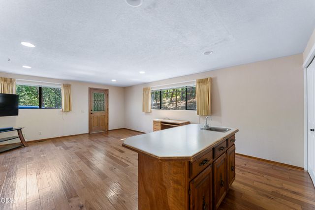 340 Dawn Allan Drive, Grants Pass, OR 97527