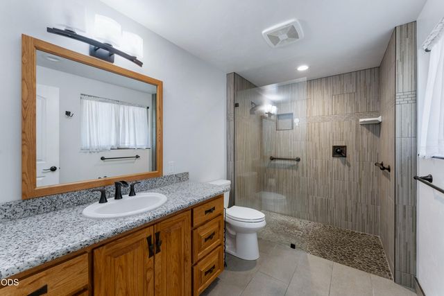 340 Dawn Allan Drive, Grants Pass, OR 97527