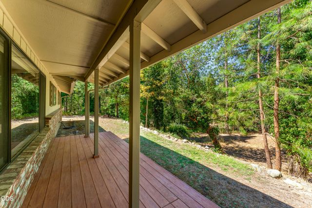 340 Dawn Allan Drive, Grants Pass, OR 97527