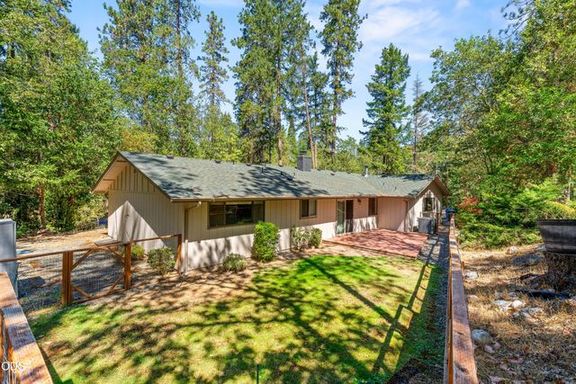 340 Dawn Allan Drive, Grants Pass, OR 97527