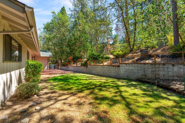 340 Dawn Allan Drive, Grants Pass, OR 97527