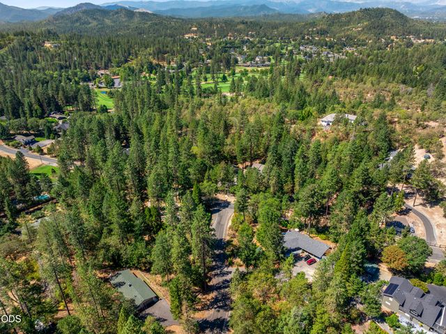 340 Dawn Allan Drive, Grants Pass, OR 97527