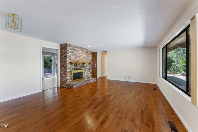 340 Dawn Allan Drive, Grants Pass, OR 97527
