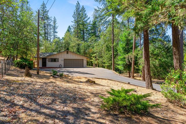 340 Dawn Allan Drive, Grants Pass, OR 97527