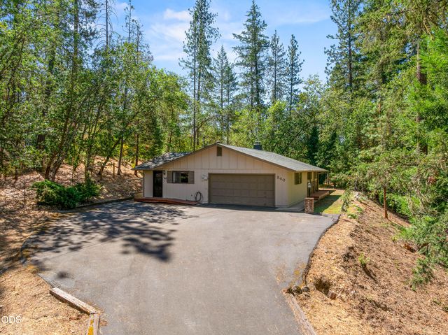 340 Dawn Allan Drive, Grants Pass, OR 97527