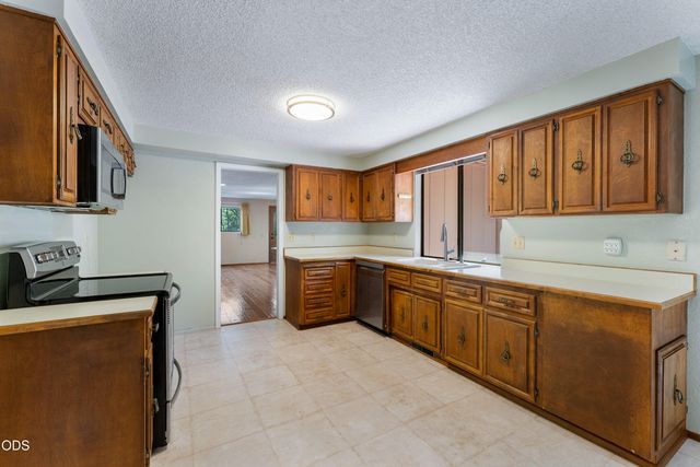 340 Dawn Allan Drive, Grants Pass, OR 97527