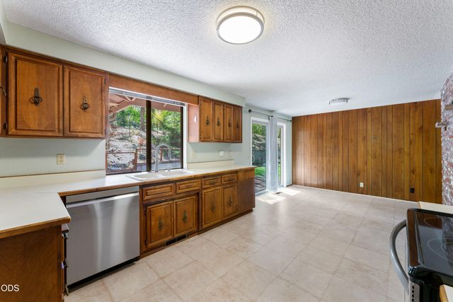 340 Dawn Allan Drive, Grants Pass, OR 97527