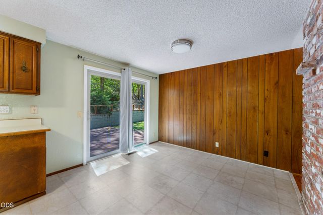340 Dawn Allan Drive, Grants Pass, OR 97527