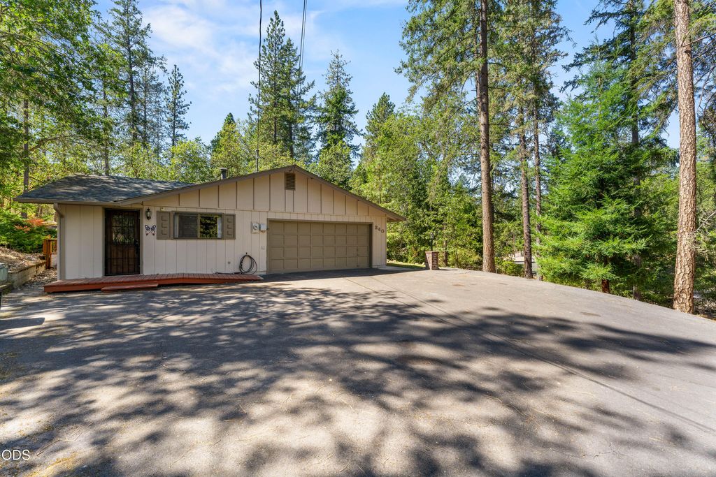 340 Dawn Allan Drive, Grants Pass, OR 97527