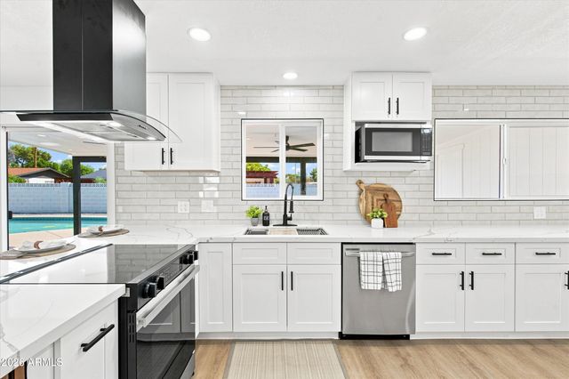 1609 E Glencove Street, Mesa, AZ 85203