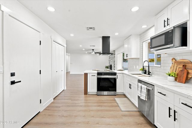 1609 E Glencove Street, Mesa, AZ 85203