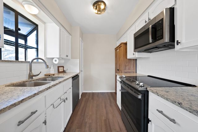 6520 Kary Lynn Drive S, Watauga, TX 76148