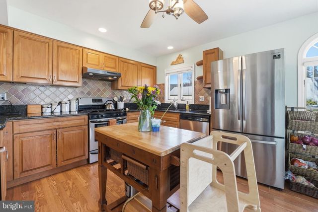 6902 WESTLAWN DR, Falls Church, VA 22042