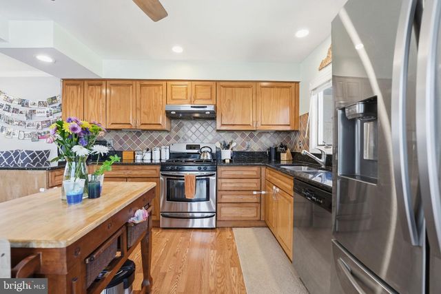 6902 WESTLAWN DR, Falls Church, VA 22042