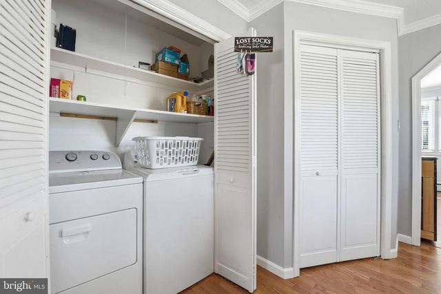 6902 WESTLAWN DR, Falls Church, VA 22042