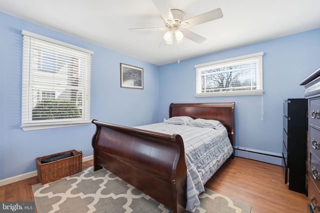 6902 WESTLAWN DR, Falls Church, VA 22042