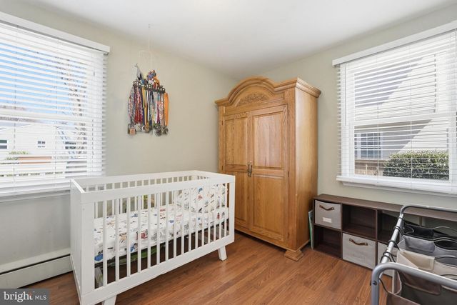 6902 WESTLAWN DR, Falls Church, VA 22042