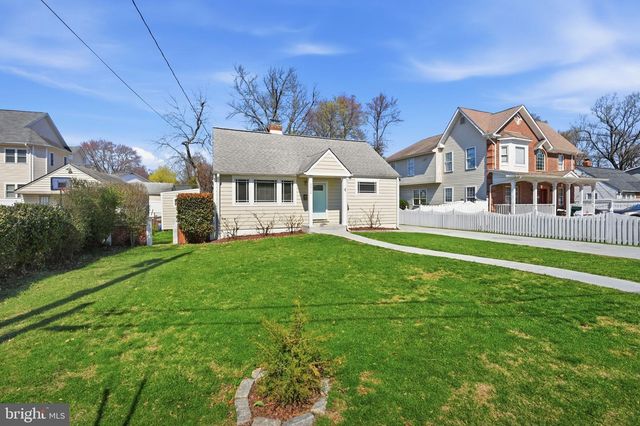 6902 WESTLAWN DR, Falls Church, VA 22042