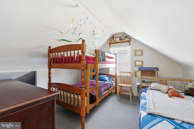 6902 WESTLAWN DR, Falls Church, VA 22042