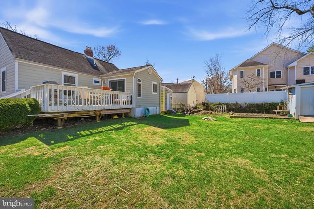 6902 WESTLAWN DR, Falls Church, VA 22042