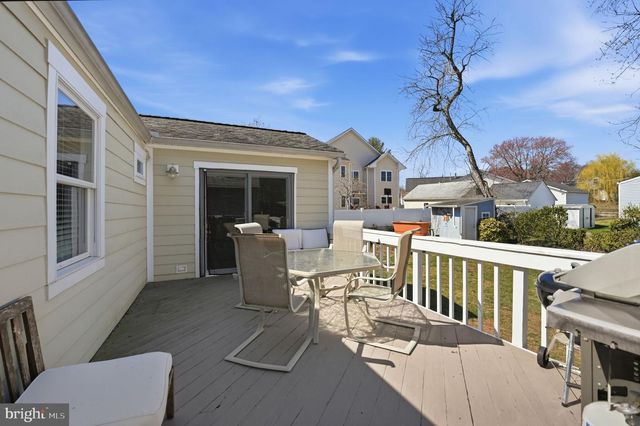 6902 WESTLAWN DR, Falls Church, VA 22042