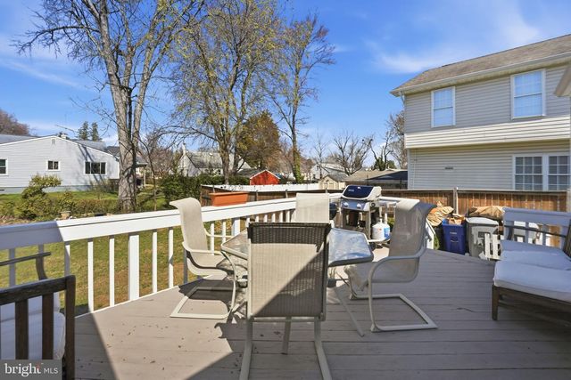 6902 WESTLAWN DR, Falls Church, VA 22042