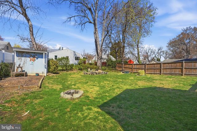 6902 WESTLAWN DR, Falls Church, VA 22042