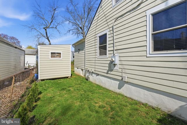 6902 WESTLAWN DR, Falls Church, VA 22042