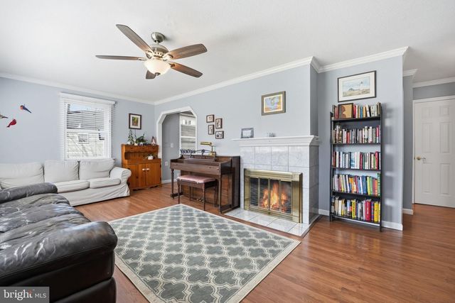 6902 WESTLAWN DR, Falls Church, VA 22042