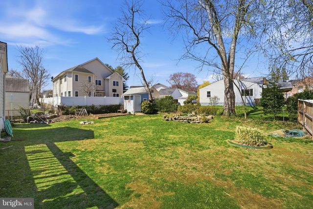 6902 WESTLAWN DR, Falls Church, VA 22042