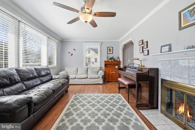 6902 WESTLAWN DR, Falls Church, VA 22042