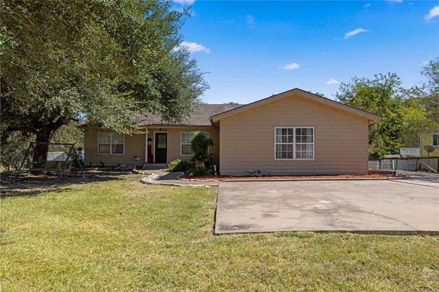 3287 Bradley Lane, Brenham, TX 77833