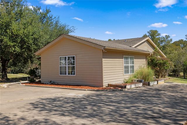 3287 Bradley Lane, Brenham, TX 77833