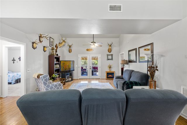 3287 Bradley Lane, Brenham, TX 77833