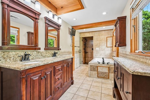 6 Susan Cir, Carver, MA 02330