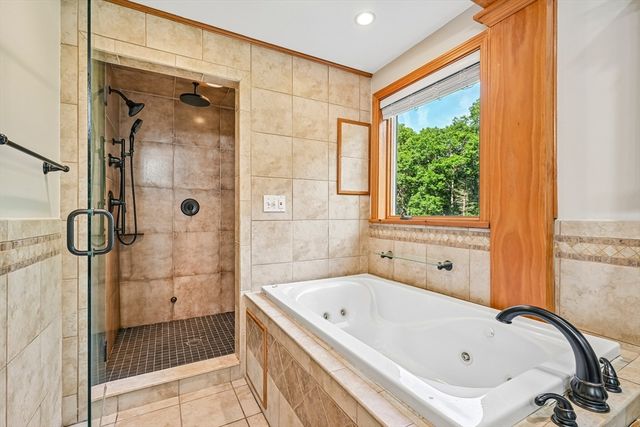 6 Susan Cir, Carver, MA 02330